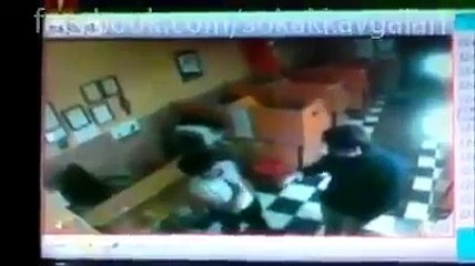 internet cafede hesap ödemeden kaçmaya çalışan ergen linç oluyor