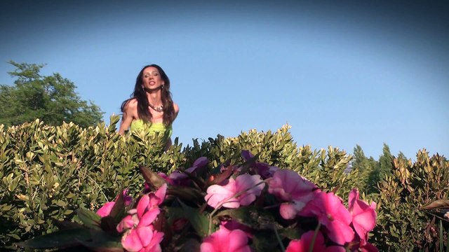 LAURA MARIN FALSO AMOR VIDEOCLIP OFICIAL