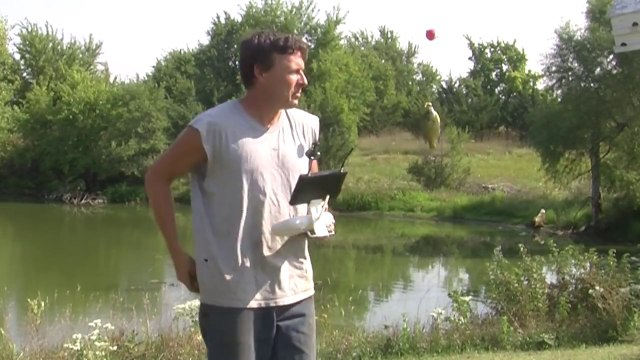 Il pêche un poisson avec son drone