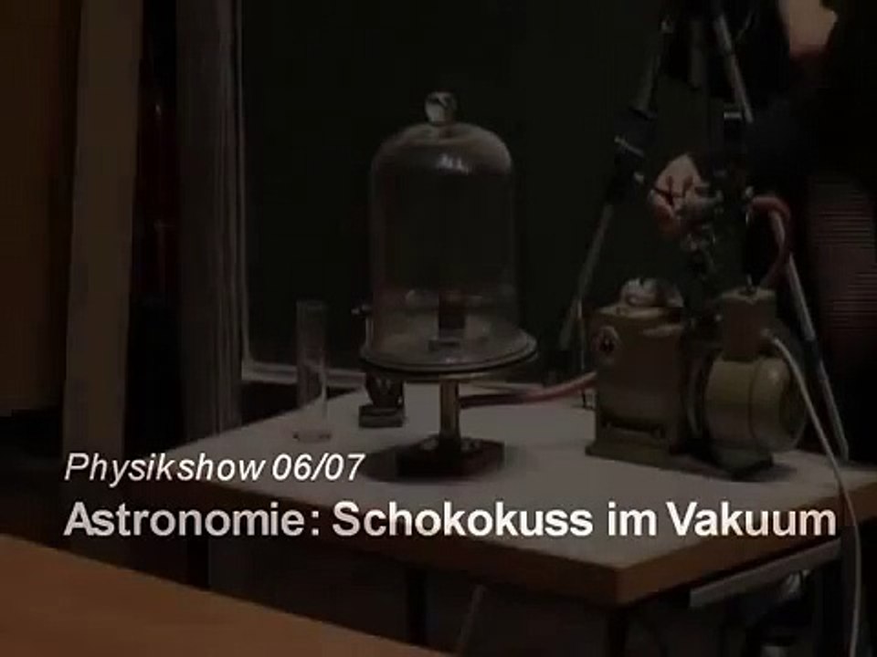 Chocolate cream cakes in vacuum :: Physishow Uni Bonn
