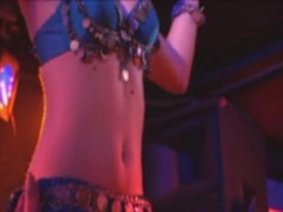 Belly Dancer Ruric Amari with Ut Gret