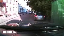 Crazy guy kicking windscreen of a moving car!!