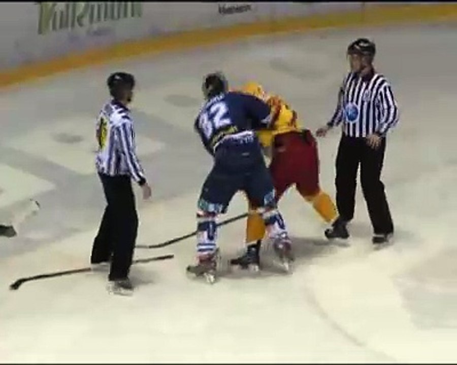 Bitka: Matúš Petričko (HC Košice) - Igor Bobček (Dukla Trenčín)