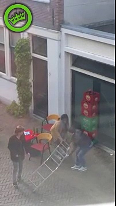 Girl students FAIL at using ladder