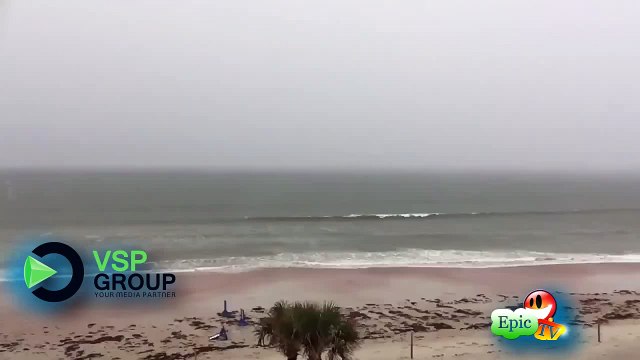 Вот почему не стоит купаться в дождь.