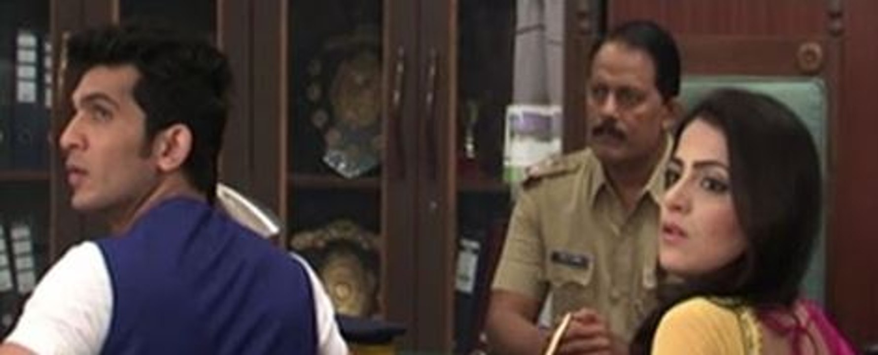 Ishani ko insaf dilwane ke liya Shikhar ne Ranveer ko doosri shaadi ke jurm mein karvaya police ke hawale - 3 september 2015 - Meri Aashiqui Tum Se Hi