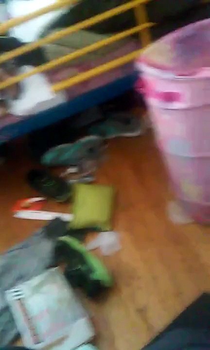 Cute girl sings let it go