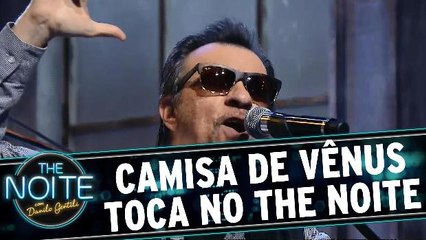 Camisa de Vênus toca no The Noite