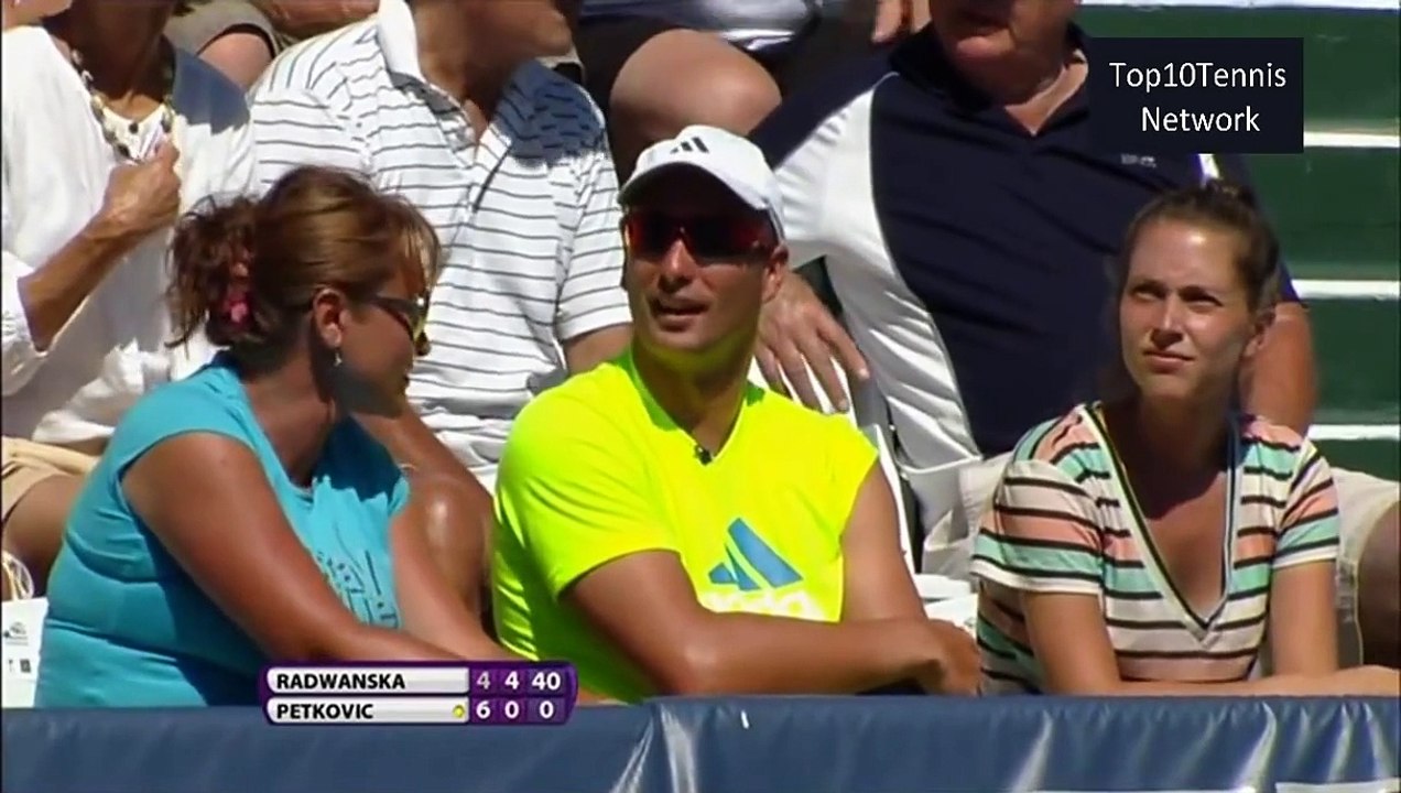 Andrea Petkovic runs off the court!