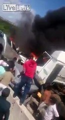 Horrible accident with people burning inside the car