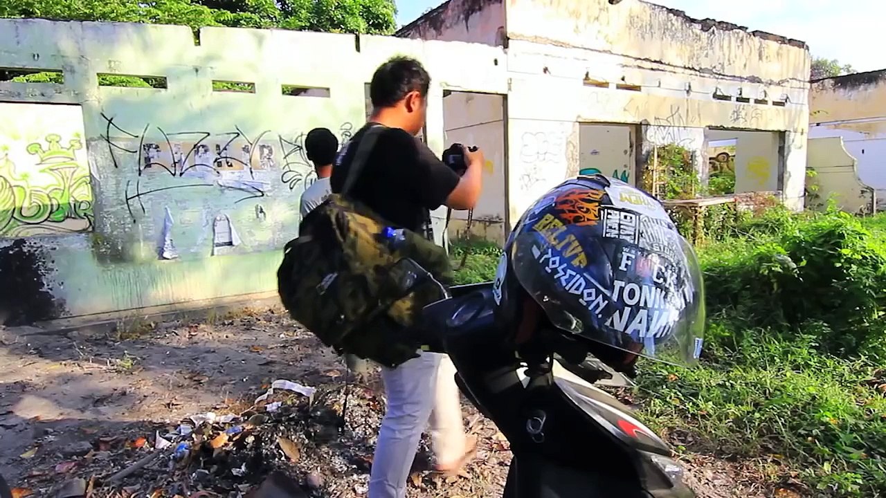 Trailer Wanita atau Waria (WAW)