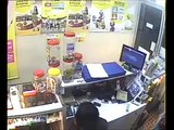 Machete-wielding thugs robbing a store