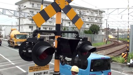 ドクターイエロー 【必見】JR新幹線 浜松工場 西伊場第1踏切り通過シーン