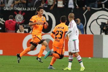 Joia do terrão marca e Timão vence Flu na estreia da camisa laranja