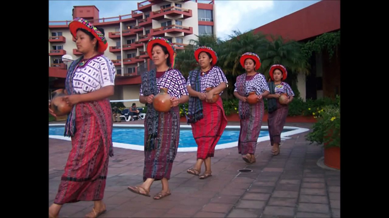 Suspiro Qanjobal vol 01 Dos mujeres Bailando