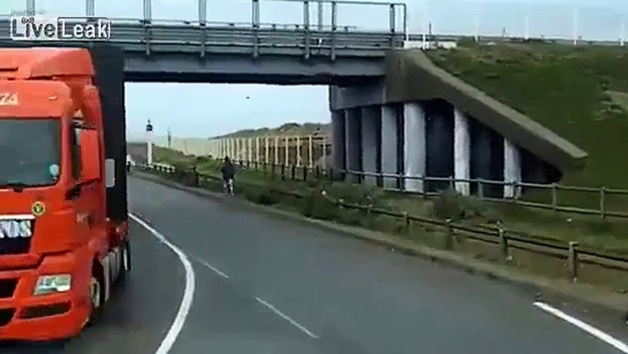 France: Imigrants from Africa hunts for trucks driving to UK