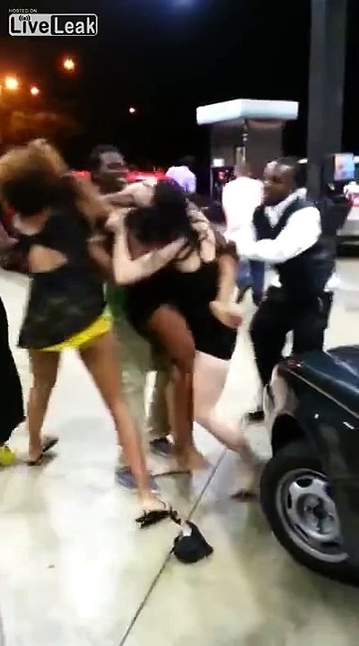 Drunk Bitches Throwing Down @ A Gas Station Over Who's Gonna Get The DUI