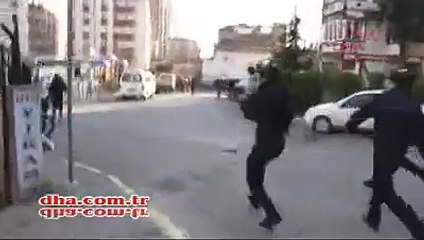 Polis Amiri - Kim Sana Gaz At Dedi, Niye Atıyorsun!