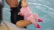 ✔Baby learning to swim Mother and baby swimming classes婴儿游泳 아기 수영 كيفية تعليم الطفل السباحة