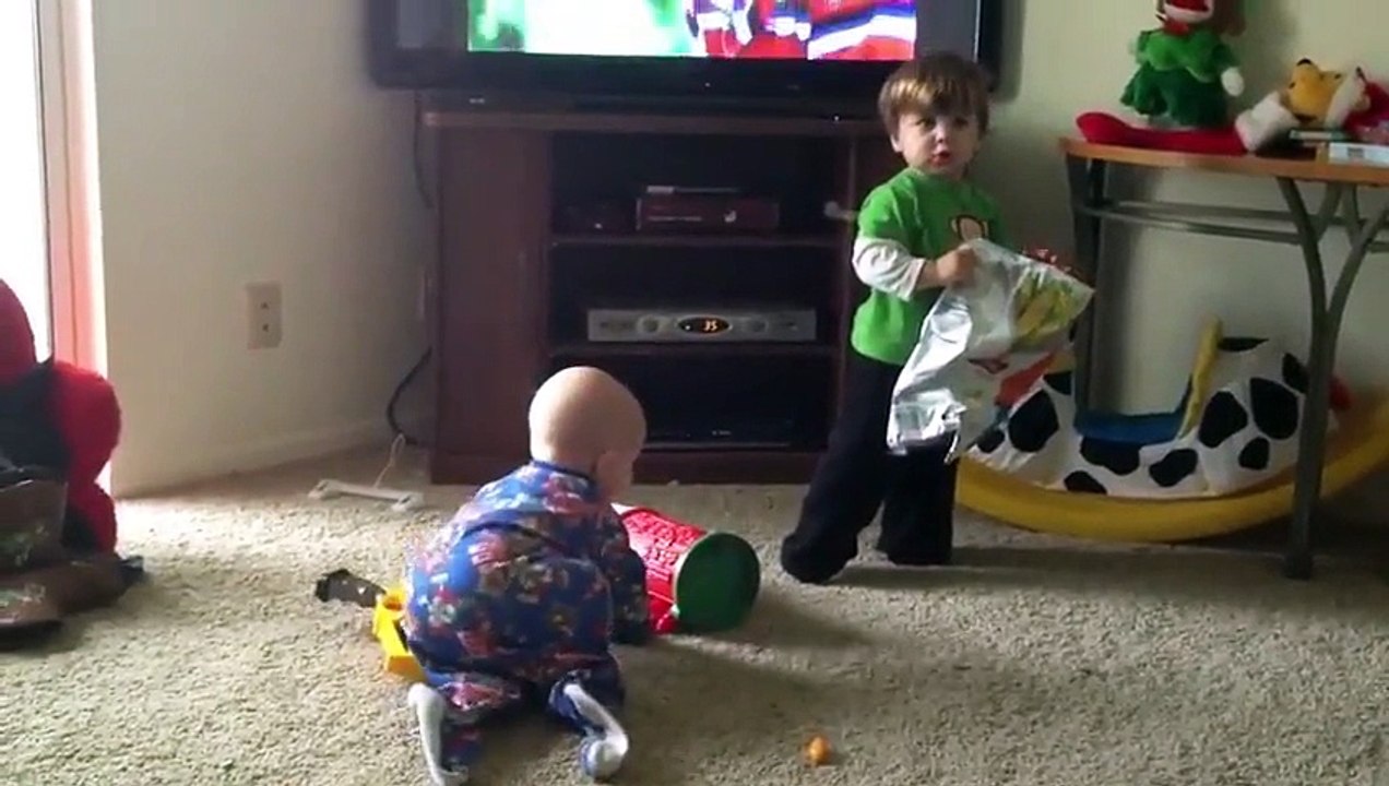 ✔Baby play video Funny video of baby p3 des films drôles de bébé