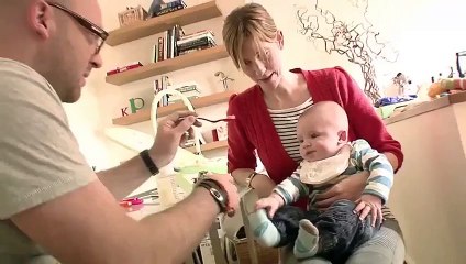 ✔How to feed my baby 4 6 months Starting to feed baby забавный малыш