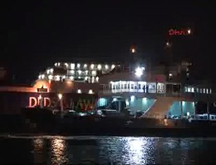 Mahsur kalan arabalı vapur kurtarıldı