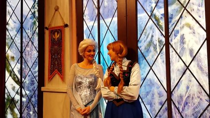 Elsa makes Anna show her funny side @ Disneyland!