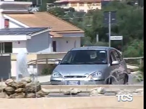 Riattivata la fontana della rotatoria di via Ferdinando resta dissestata la strada di via Romita