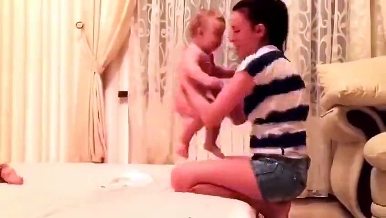 Mom vs Twin Babies !!! Battle of Changing Diapers