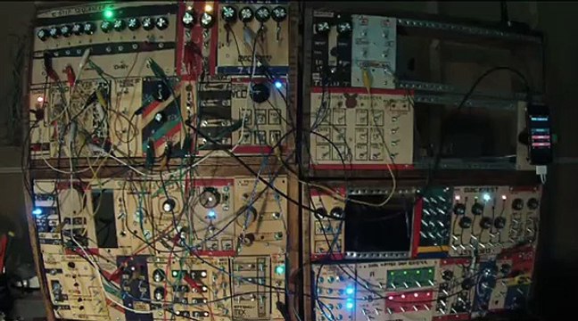 Engine 40106 – Live modular techno (CB's DIY Modular Synthesizer)