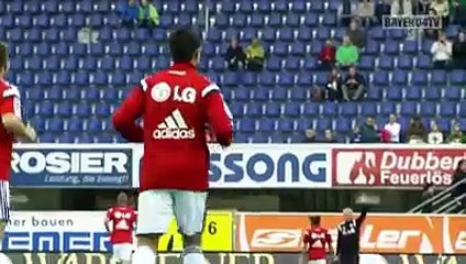 'Chicharito' falló increíble gol en su debut en Bayer (VIDEO)