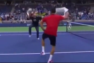 La danse de Novak Djokovic avec un fan après une victoire à l' US Open