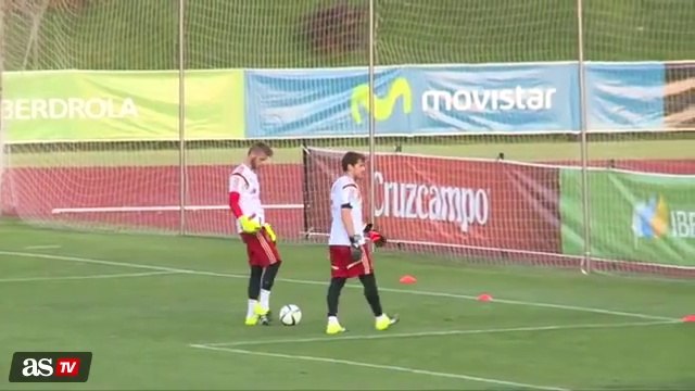 Petit pont de David De Gea sur Iker Casillas