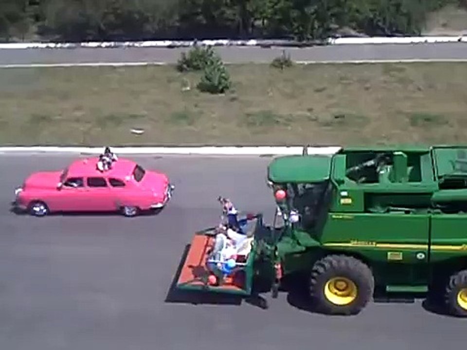 СУПЕР СВАДЬБА НА КОМБАЙНЕ !