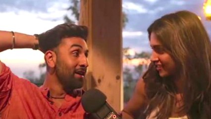Deepika Padukone Makes Fun Of Ranbir Kapoor In PUBLIC
