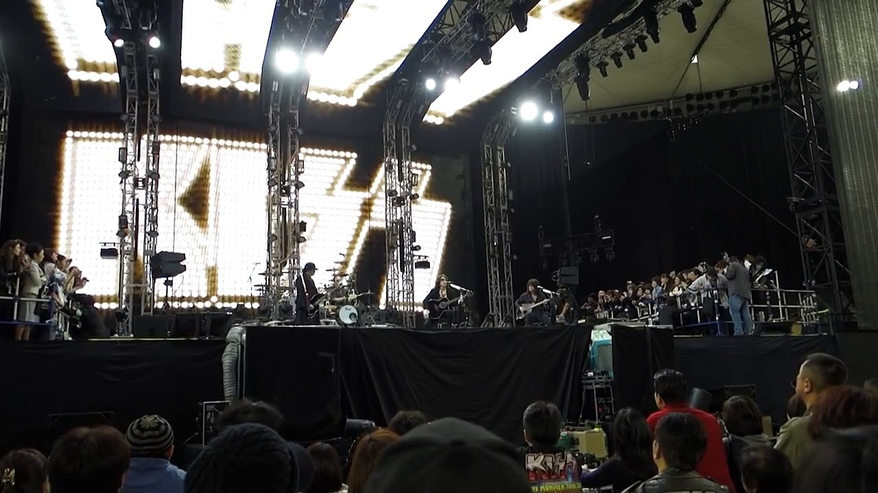 KISS Unplugged - "You Shook Me" - Japan Tour 2015 - and they sound like sh$t, LOL