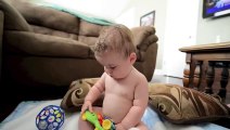 ✔Daddy alone with baby Funny baby and dad videos funny baby 面白い赤ちゃん 有趣的婴儿 Bébé rire drôle