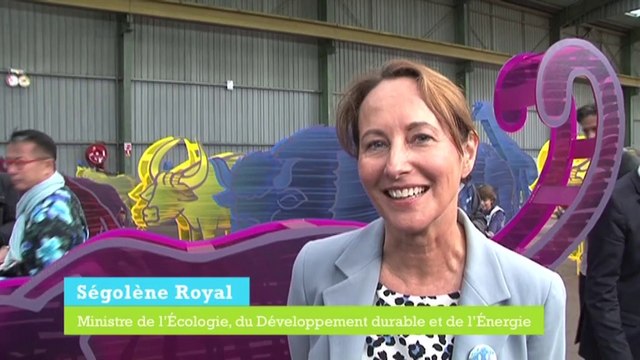 Arche de Noé Climat : Ségolène Royal visite l'atelier de Gad Weil et rencontre une classe de Gennevilliers sur le thème du réchauffement climatique