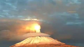 Lens Shaped Cloud Forms Over PopocatÃ©petl Volcano