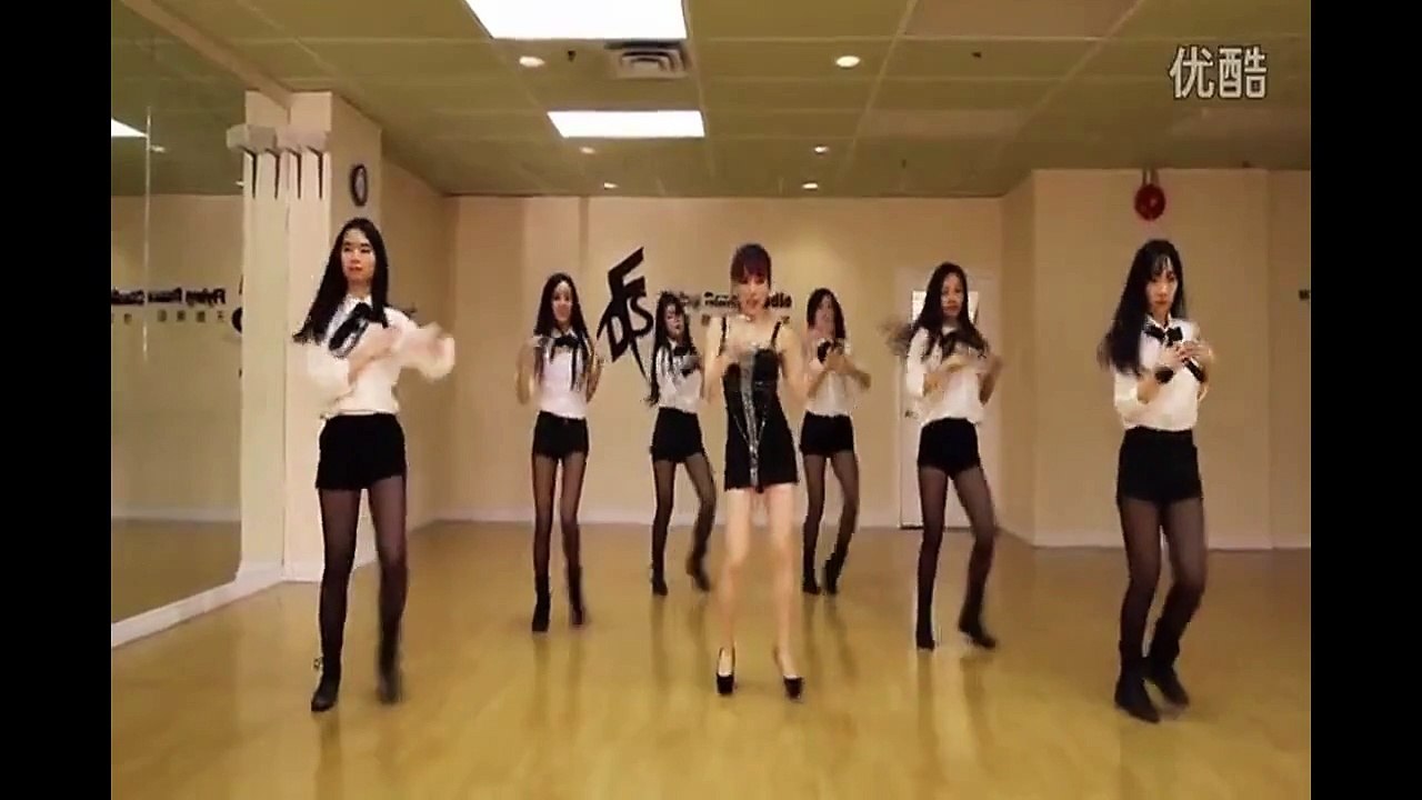 Japanese Jpop Dance Ensemble dancing to Psytrance in Tokyo