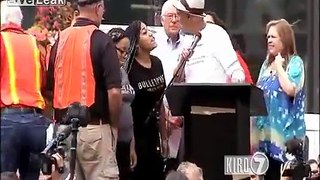 #BlacklivesMatter Activists Disrupt Bernie Sanders Rally in Seattle