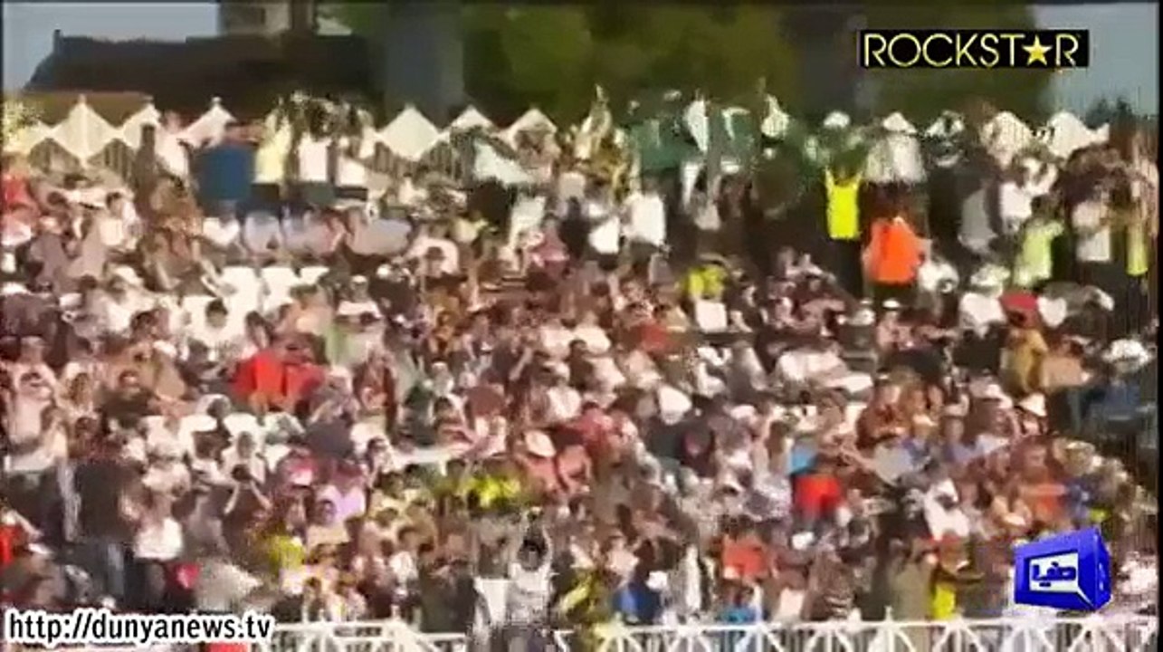 Abdul Razzaq scores 47 runs off just 11 balls.