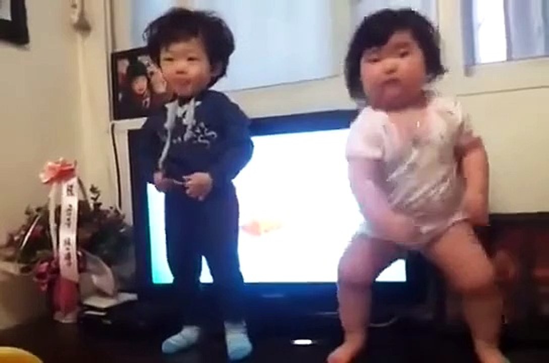 Korean Baby Pleases You With Must dance