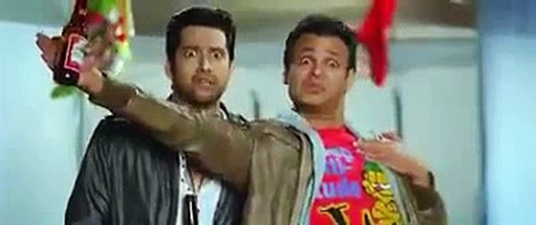 Larkian Ek Larky Ky Sath Kia Kia Kr Skti Hain