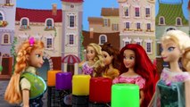 Anna & Elsa Attack Disney Villains helped by Princesses. DisneyToysFan