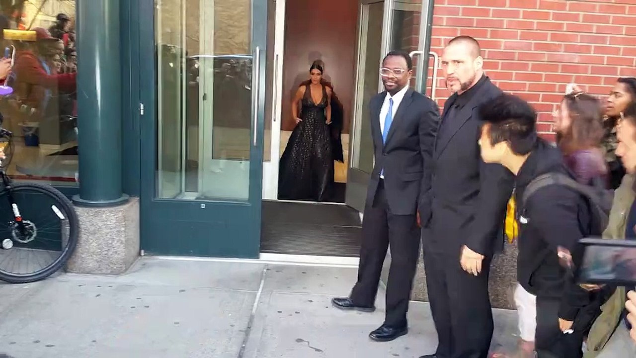 Kim Kardashian celebra con un selfi sus 45 millones de seguidores en Instagram