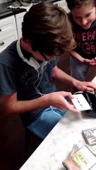 Quand deux adolescents utilisent un Walkman