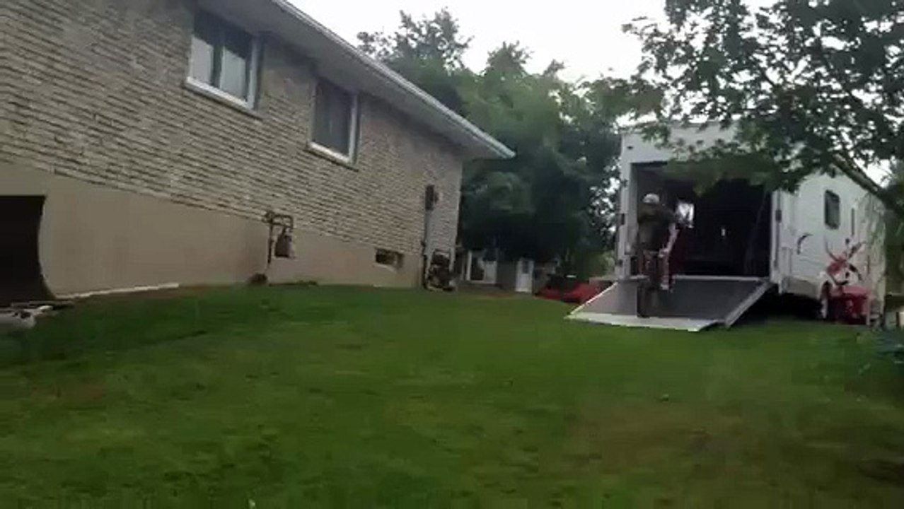 Stupid kid falls off bike ( funny )