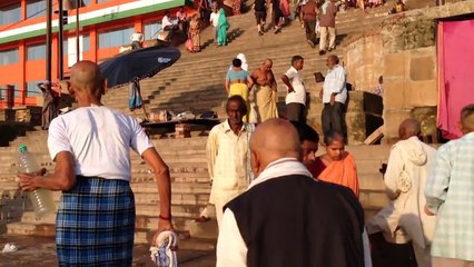 the landscape of bathing in the morning (Kedar ghat / Ganges)