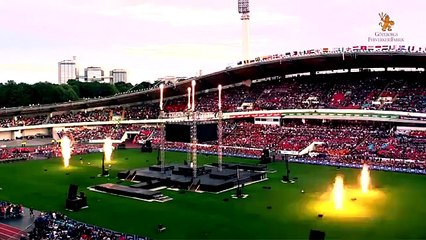 When Fireworks Combines With Music - Amazing Lighting!